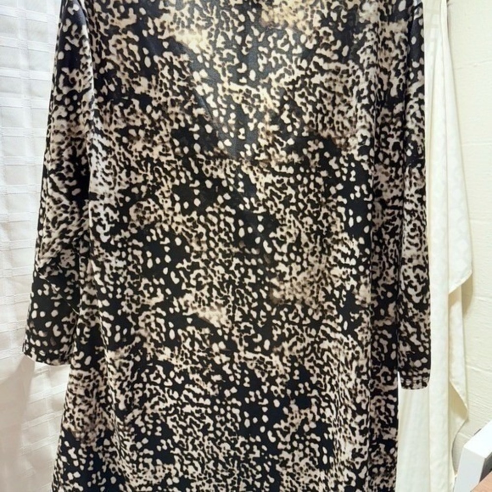 Avenue Women Plus 18/20 Animal Print Brown Cream Twist V Neck 3/4 Sleeve Tunic - Picture 6 of 11